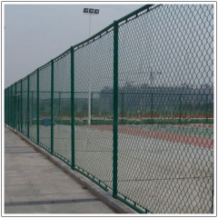 勾花网应用于体育场护栏